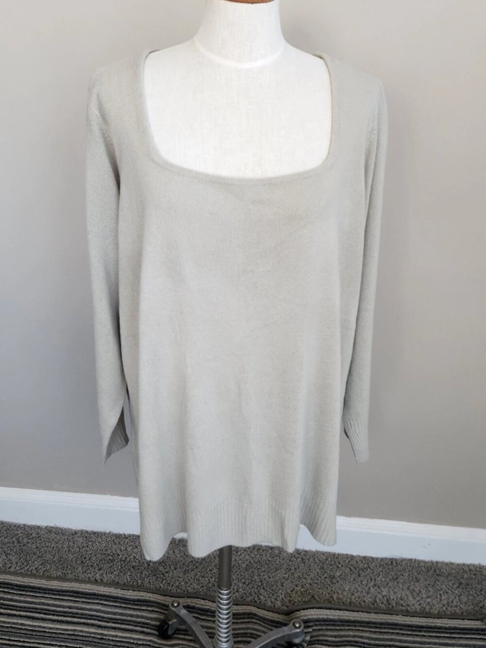 Avenue size 26/28 light taupe tan long sleeve sweater